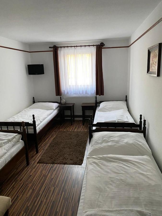 Motel M มาลาสกี ภายนอก รูปภาพ
