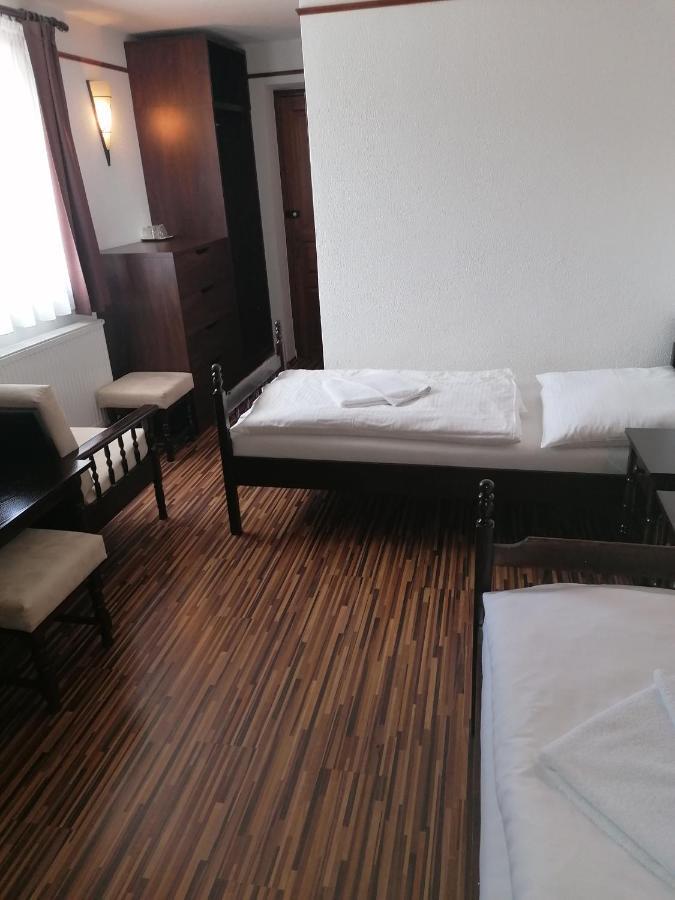 Motel M มาลาสกี ภายนอก รูปภาพ